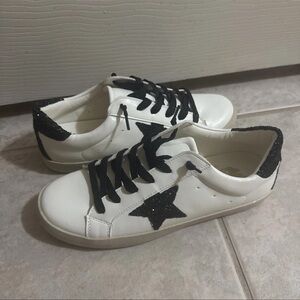 Camel Threads white black glitter sneakers size 7.5 euc